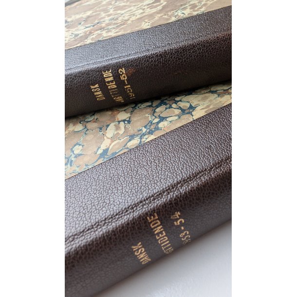 Lot472: Dansk Jagttidende som vist p� foto 